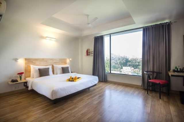 Hotel O Ocean Plaza Új-Delhi Kültér fotó